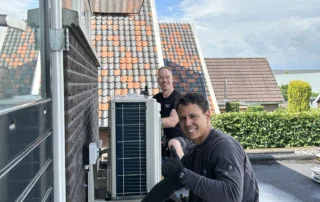 Airco installatie Doetinchem - monteurs van Airco Gelderland bij een buitenunit